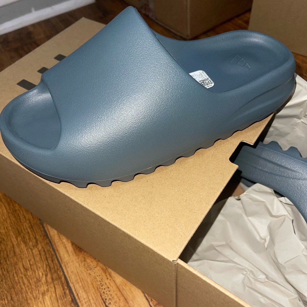 Yeezy Slides Slate Marine Size 7